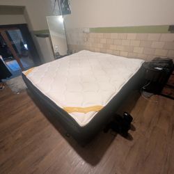 King Size Mattress. DreamCloud 