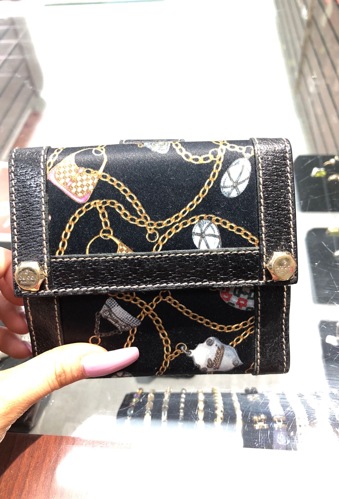 Women’s Gucci wallet