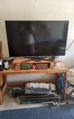 Samsung 46 inch TV works perfectly. No scratches paid 900 asking $45 obo Moving out-of-state.