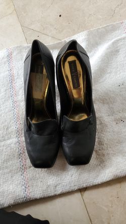 Vince Camuto black leather shoes size 9B