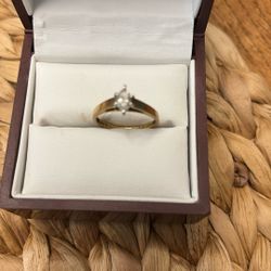 14kt Engagement Ring Size7