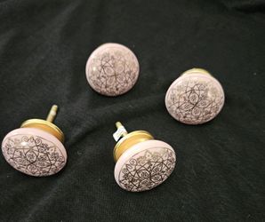 4 Drawer Knobs