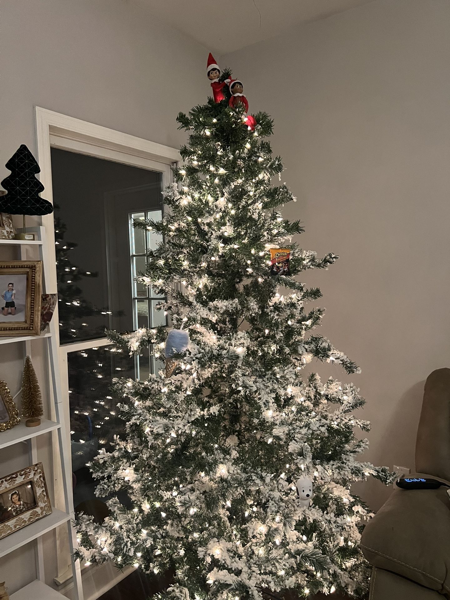 Flocked 7 1/2 Ft Artificial Pre Lit Tree