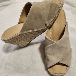 Womens Banana Republic Sz 9 Suede Espadrille Mule Wedges in Desert Sun, Like New. If it weren't for the outer soles, these would be brand new.