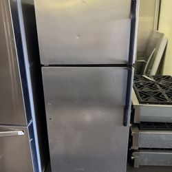 Ge Top Freezer 18 CU FT REFRIGERATOR APARTMENT SIZE 