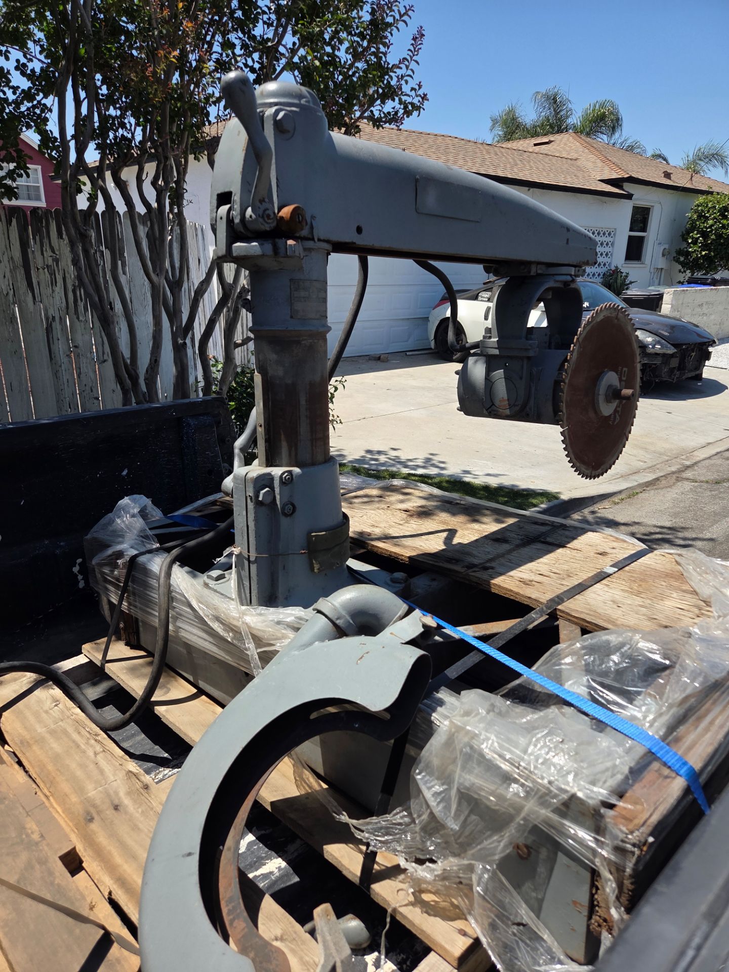 Radial industrial saw And hydraulic power unit