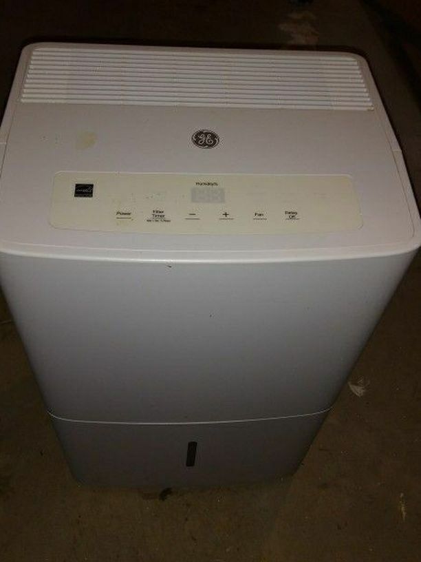 MOVING SALE!!! GE 50 Pint Portable Dehumidifier ADEL50LWL1