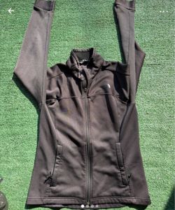 Women’s medium north face sweater