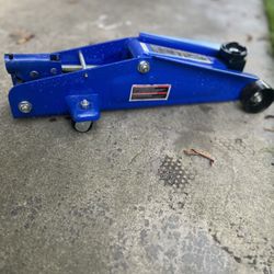 Heavy-Duty 2-Ton Hydraulic Floor Jack