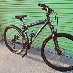 GT MOUNTAIN BIKE 21 SPEEDS TIRE 26 SIZE M