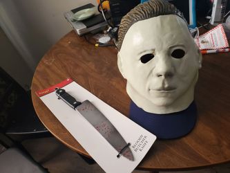 Halloween Micheal Myers mask and knife set