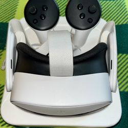 Meta Quest 3 VR Headset + Controllers