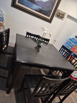 Table with 8 chairs