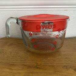 Pyrex 8-Cup Measuring Cup with Lid