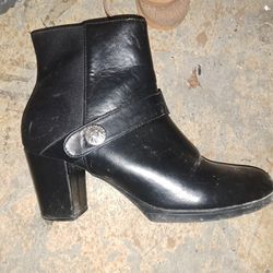 Ladies Ann Klien Short Boots Sz .9