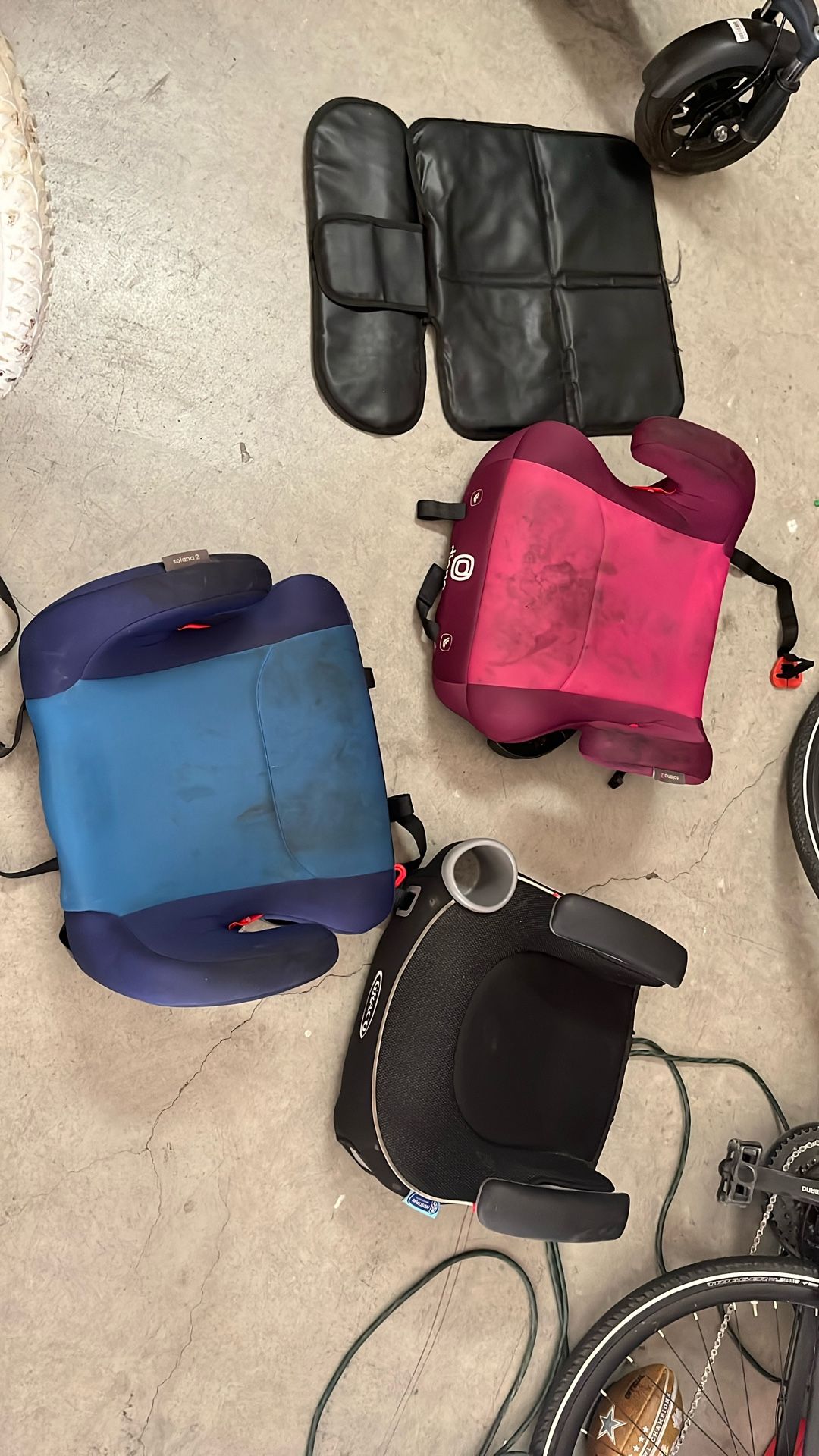 3 Car Seats 2 Protectors