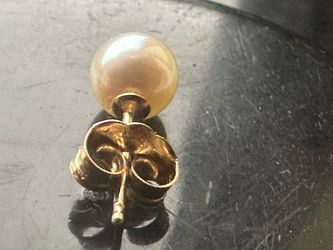 One pearl with 14 karat post
