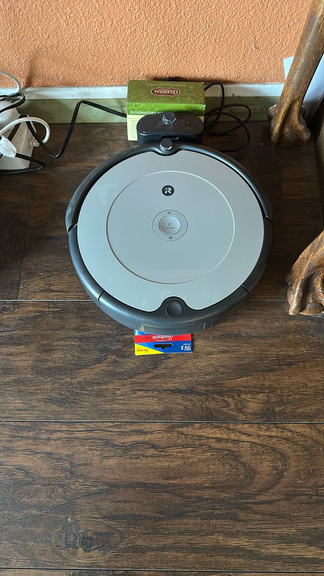iRobot Roomba 698 robot vacuum cleaner.