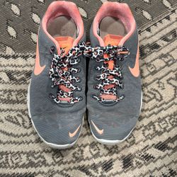 Woman’s Nike size 6