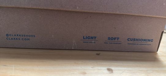 Clark’s women’s size 6 sandals new with box
