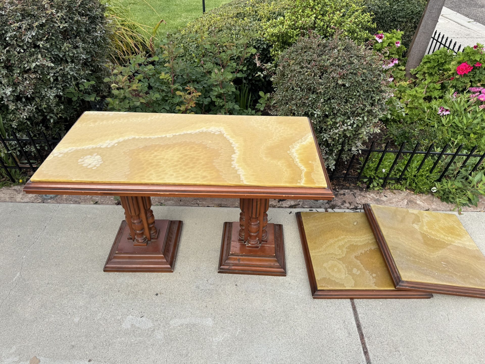 Yellow Onyx Italian Table And Enable Tips
