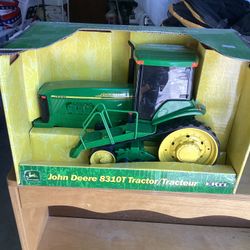 1:16 Scale John Deere 8310t Tractor