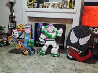Custom Piñatas