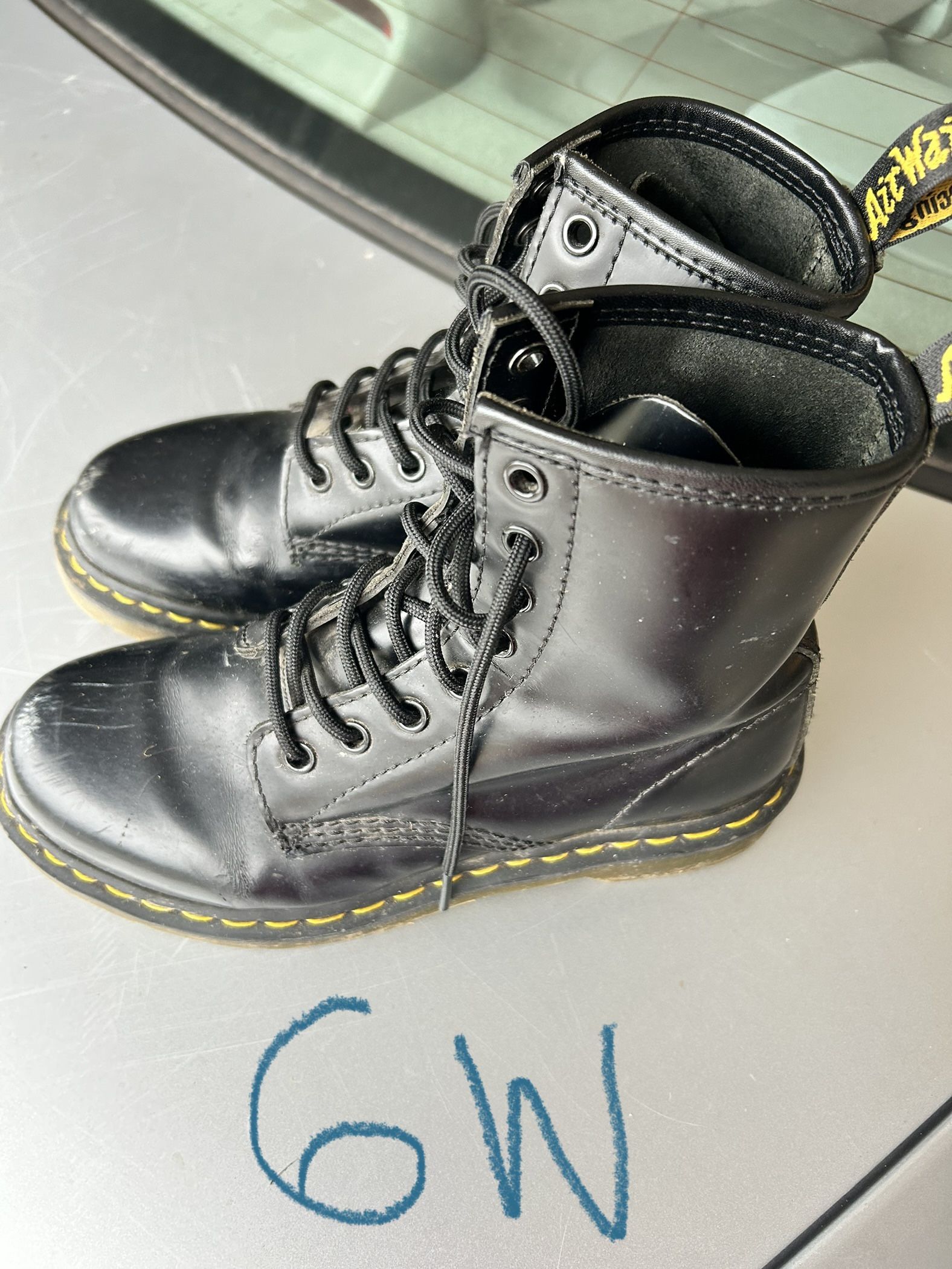 Women Doc Marten Size 6