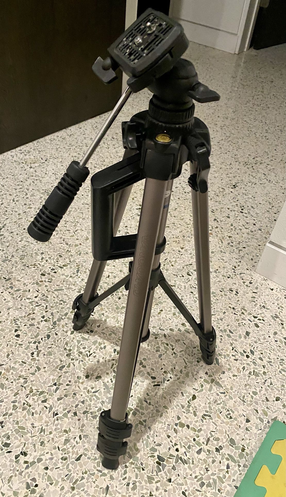 Camera tripod