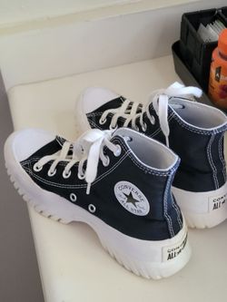 Womens Converes High Tops  SZ 5.5