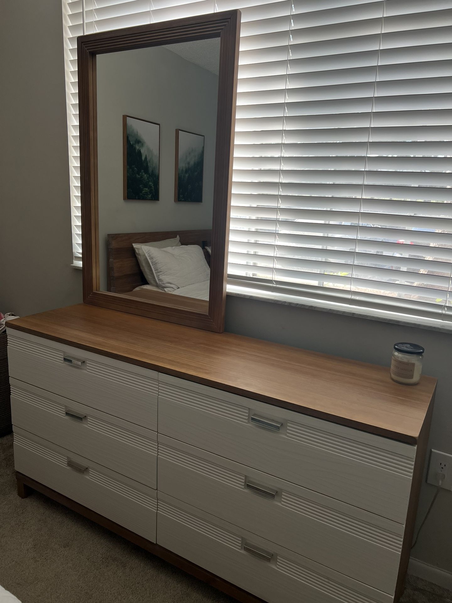 Drawer Chest With Mirrors 
