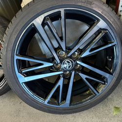 2025 Toyota Camry XSE 19” Wheels & Tires