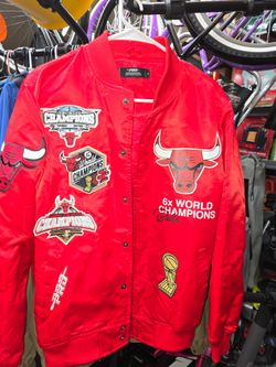 Chicago Bulls Basketball 6x World Champions Red Satin Mens Jacket Size Small for $20