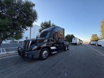 2017 Freight Liner Cascadia $25,000