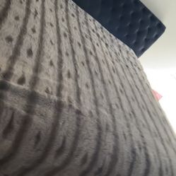 King Size Black Tuffet Bed Frame With Mattress 