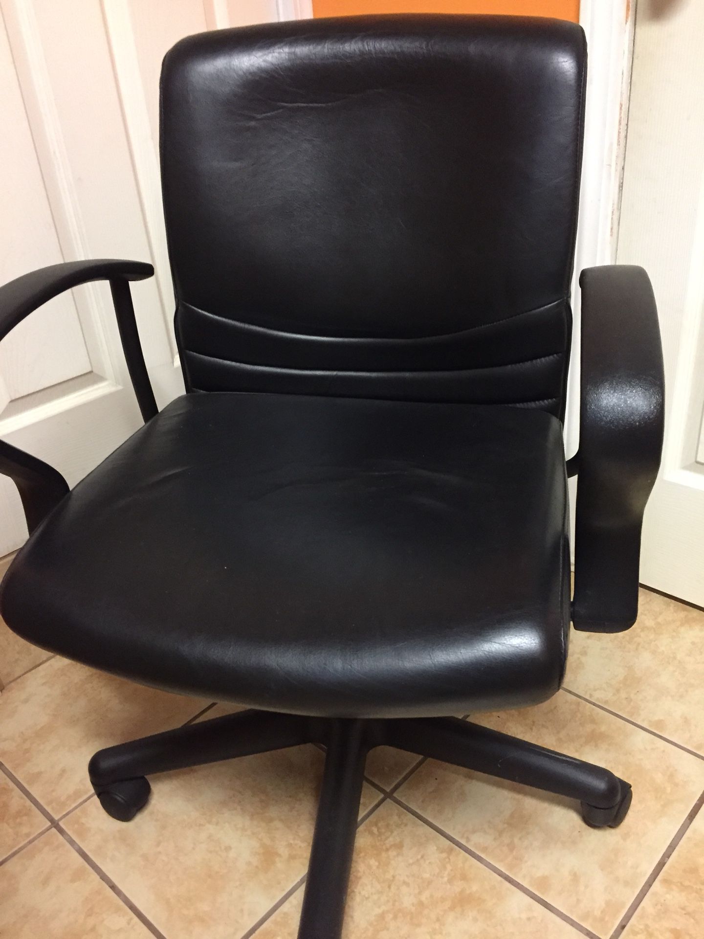 Office chair adjustable very comfortable to seat 💺
