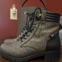 MK Purse And Boots 7.5 Woman 