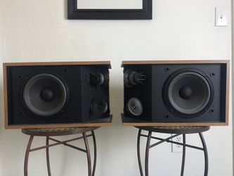 ring Smitsom Politibetjent Bose 301 Series III Direct Reflecting Bookshelf Speakers - Walnut for Sale  in Lake Park, NC - OfferUp