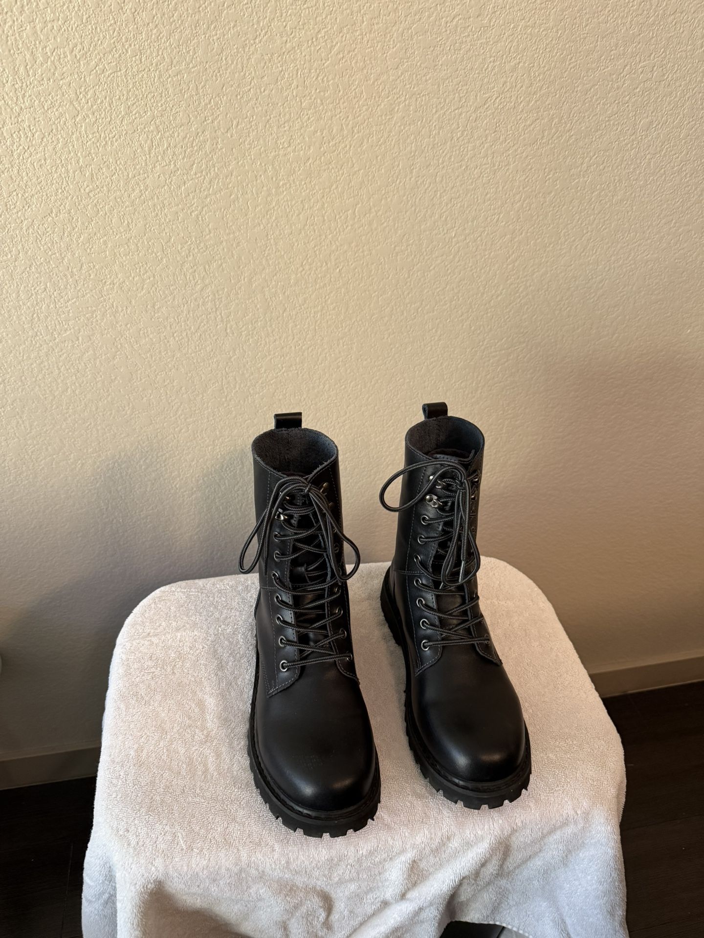 Like New Black Leather Combat Army Boot, Size 7.5M US Mens/9M US Womens