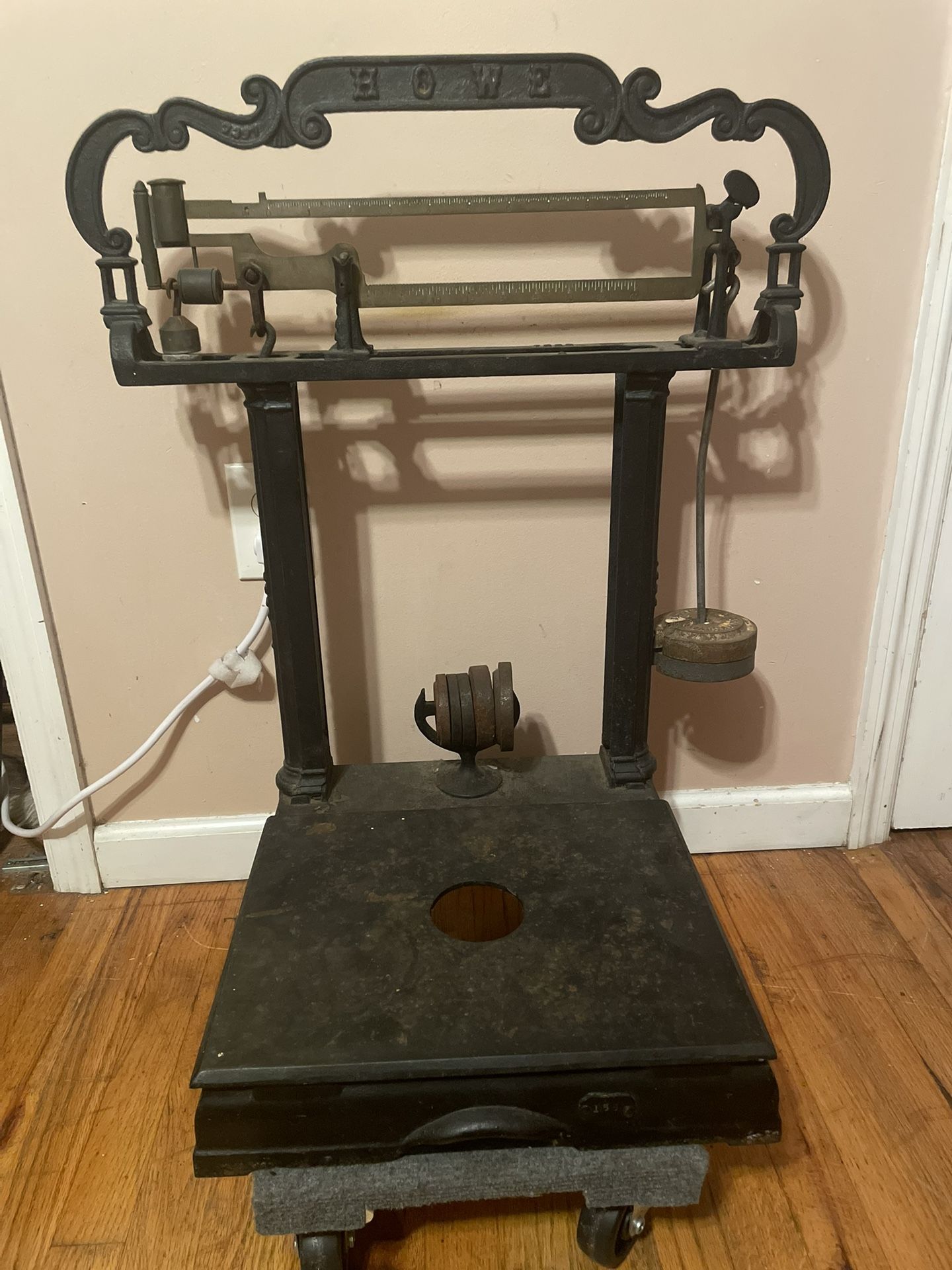 Antique Howe Platform Weighing Scale (Year 1981)