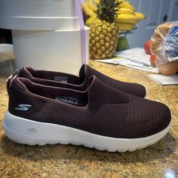 Skechers low brand new vino colors size 6.5 lady 