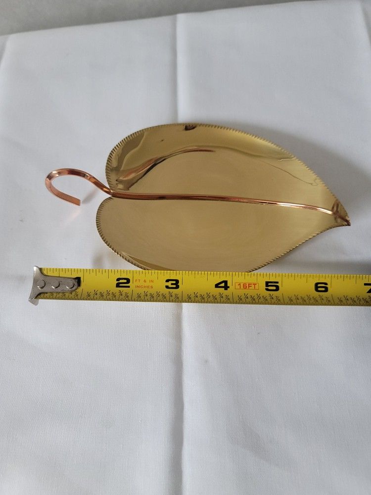 Grasoli Leaf Bowl Brass.