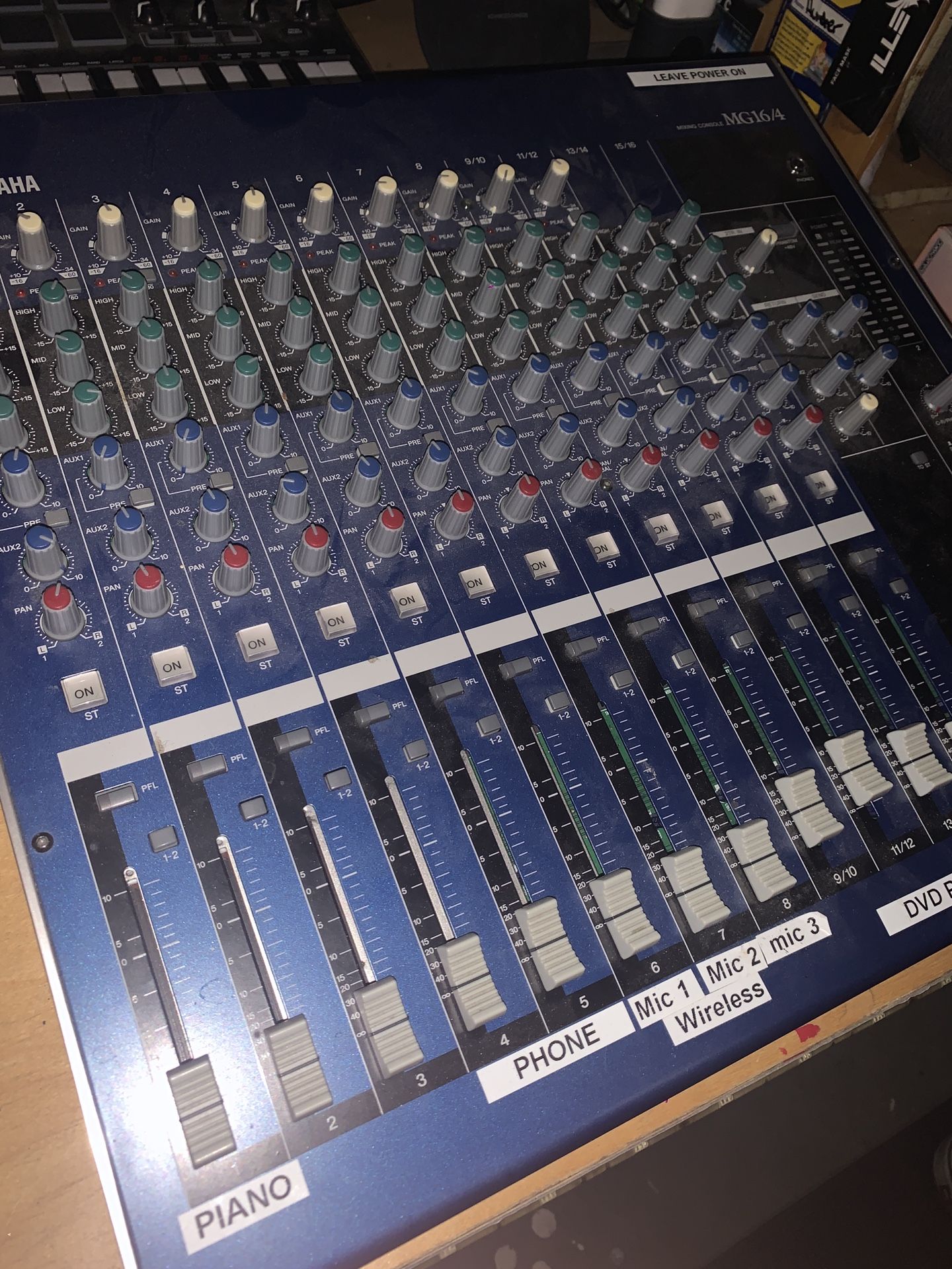 Yamaha MG16/4 Mixing Console / Audio Mixer