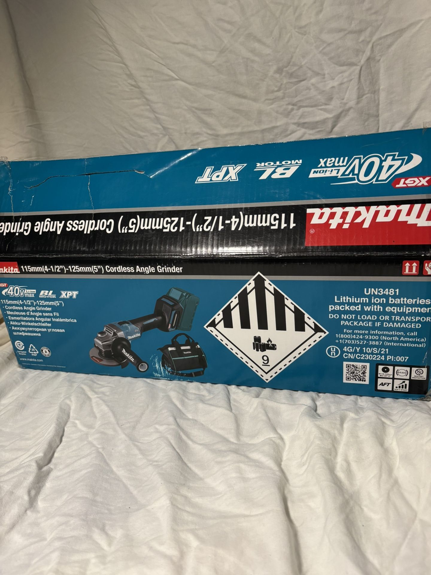 Makita 40V Max XGT Brushless Cordless 4-1/2" / 5" Angle Grinder Kit