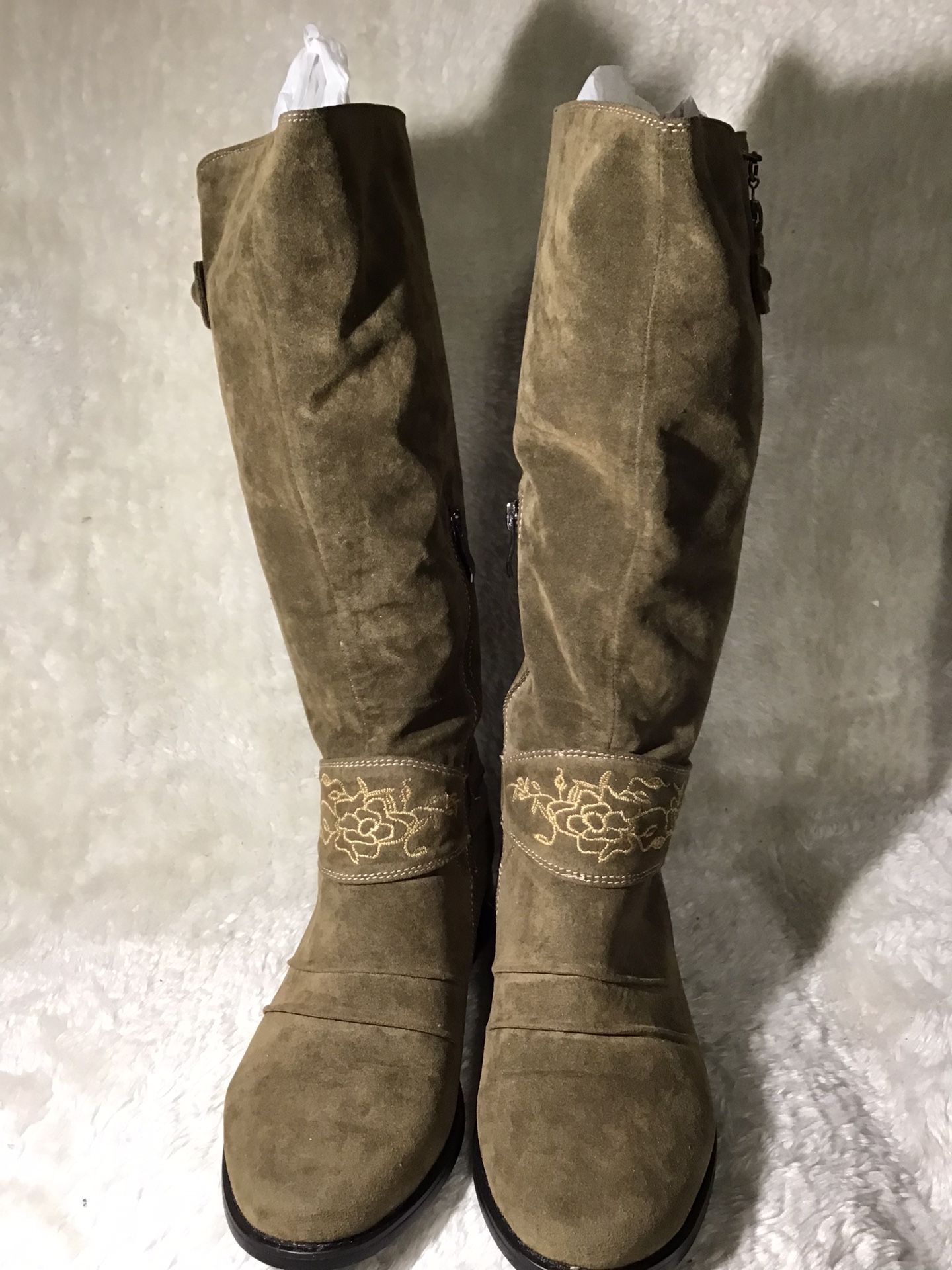 Vintage Monroe & Main Suede Women’s Boots Size 7M Color Olive