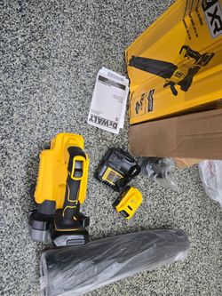 Dewalt 20v max XR Brushless blower and circular saw cordless tools
