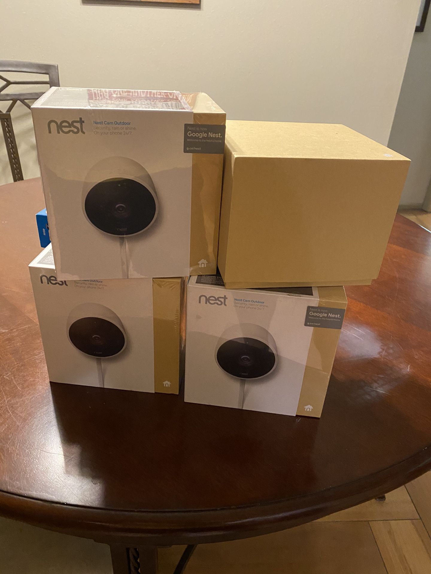 (4) new Nest Cameras