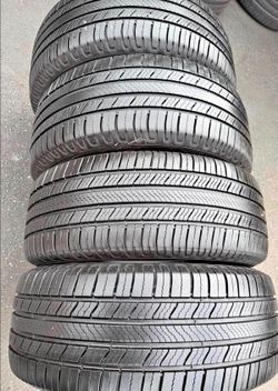 215/55/17 Michelin Selling a set of 4 tires in excellent condition 🫡