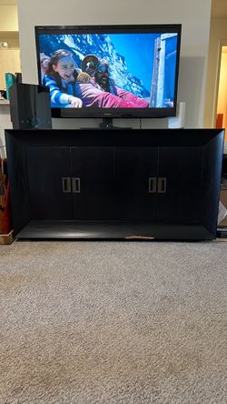 Dresser/cabinet