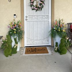 Outdoor easter bunny decor